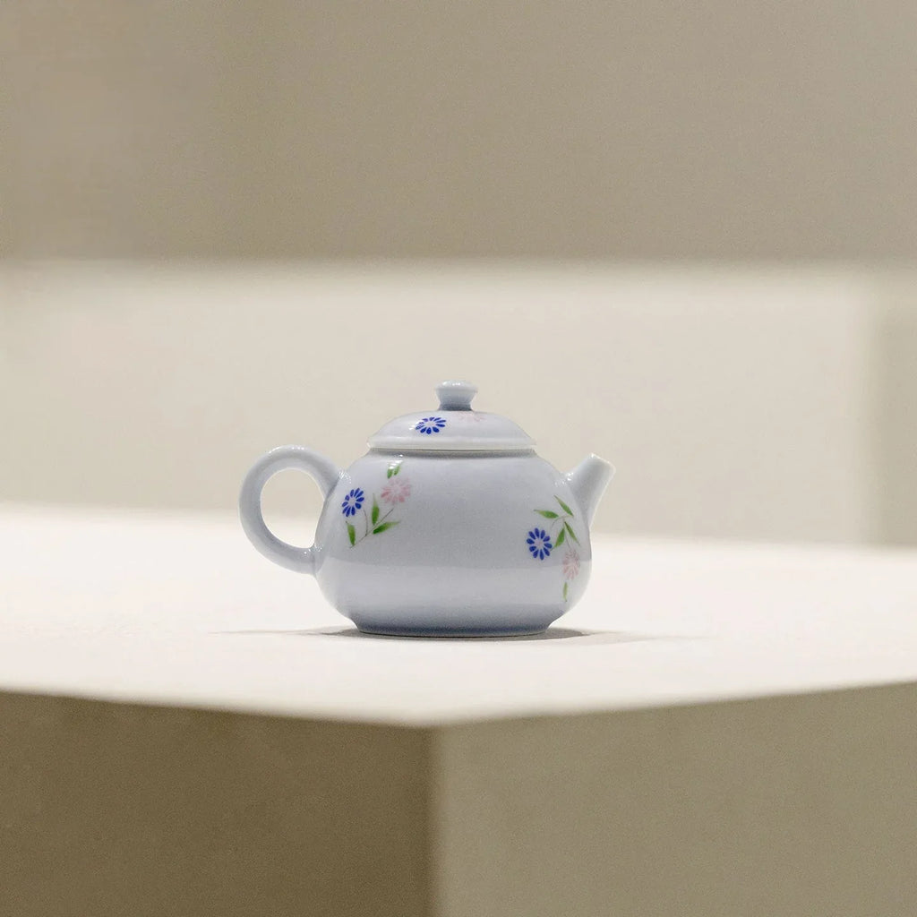 Light Blue Daisy Hand-Painted Xiaoyuan Teapot 100ml - AlinTree