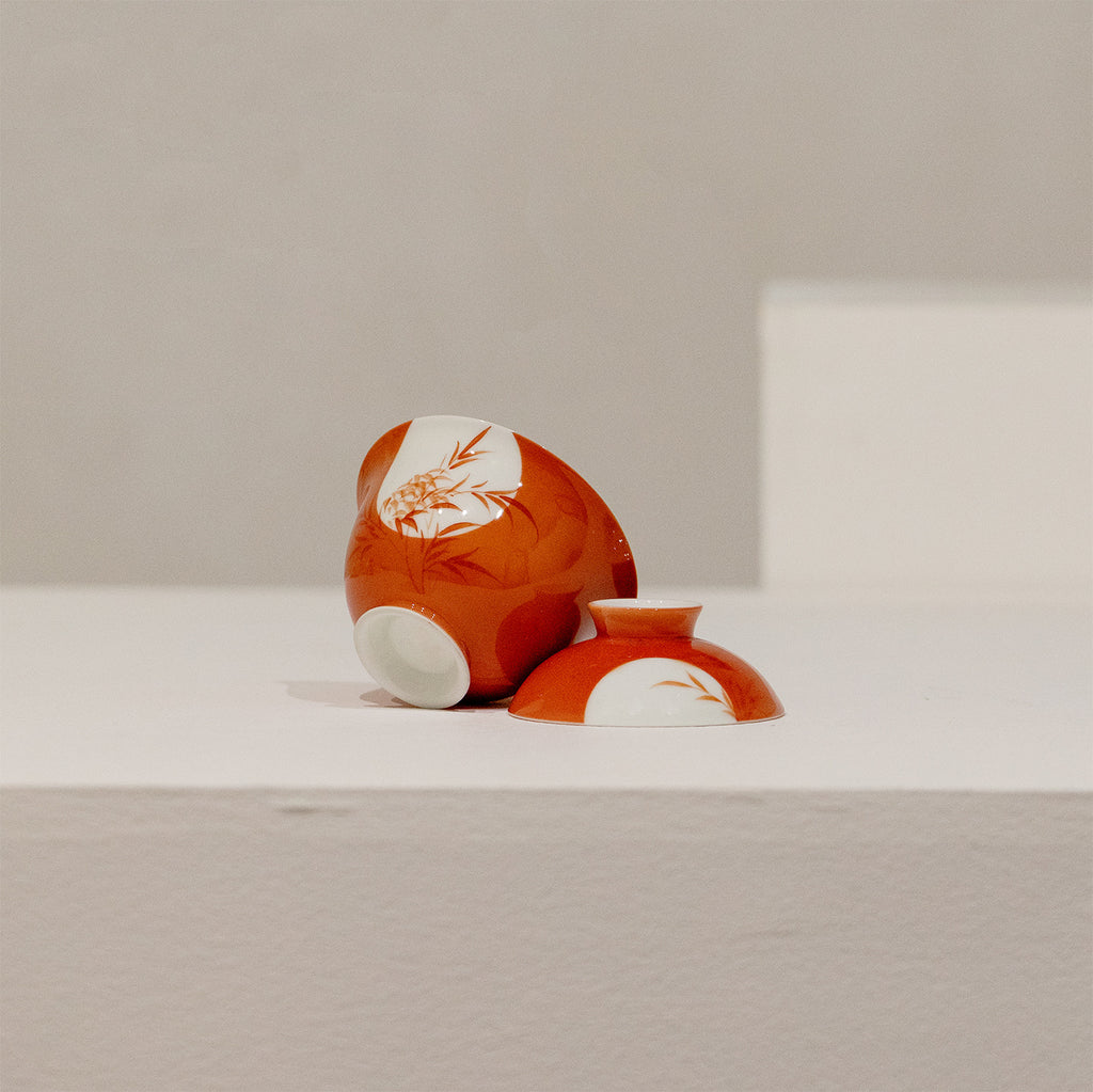 Cinnabar Red Bamboo Window Gaiwan – Hand-Painted Porcelain