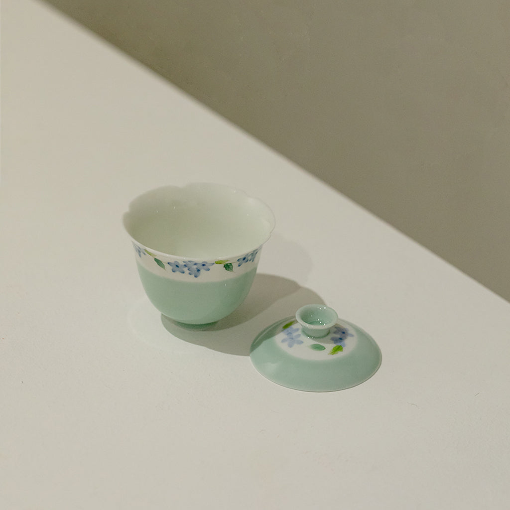 Hand-Painted Ditsy Floral Lake Blue Ceramic Gaiwan (150ml)