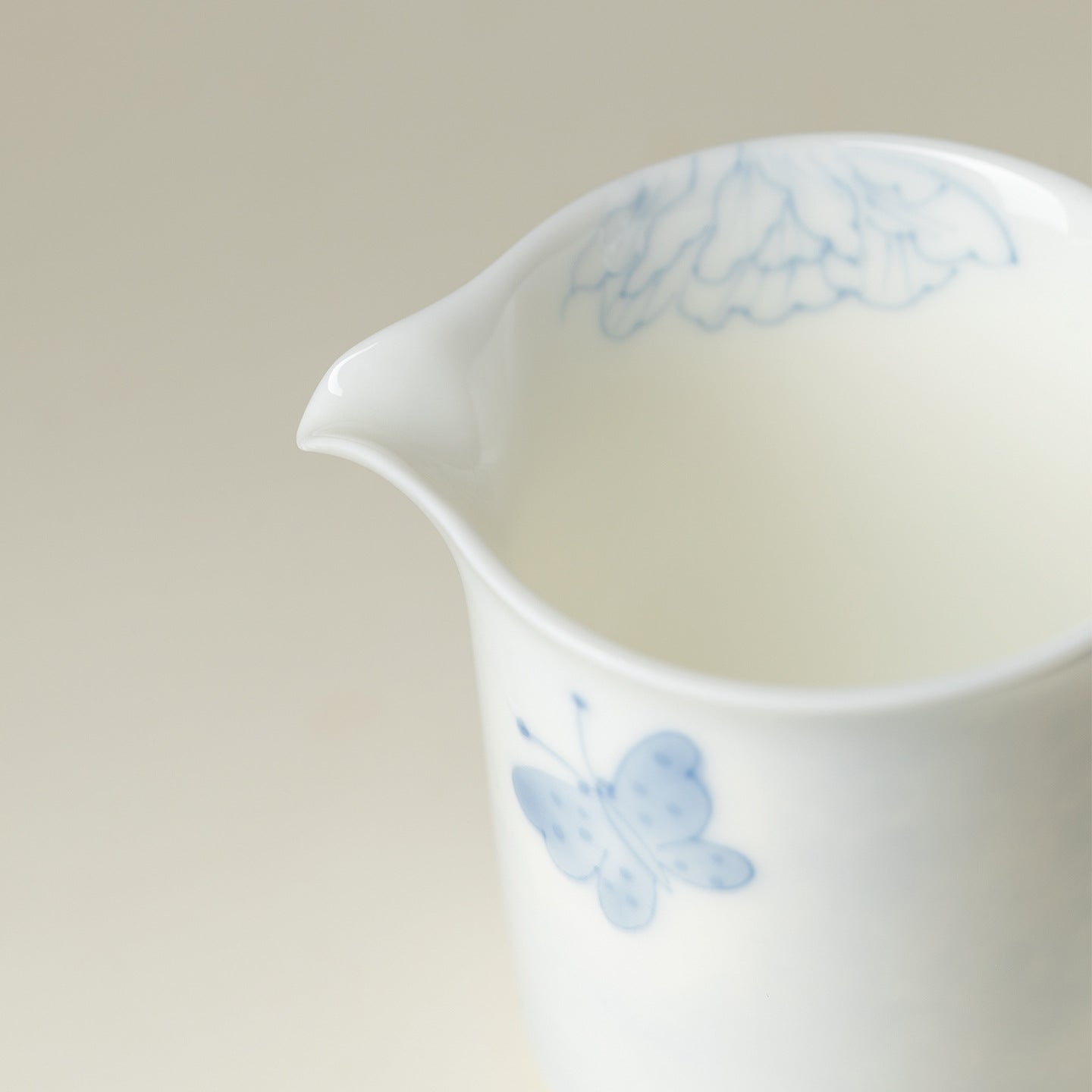 Hand-Painted Butterfly White Porcelain Fairness Cup,150ml
