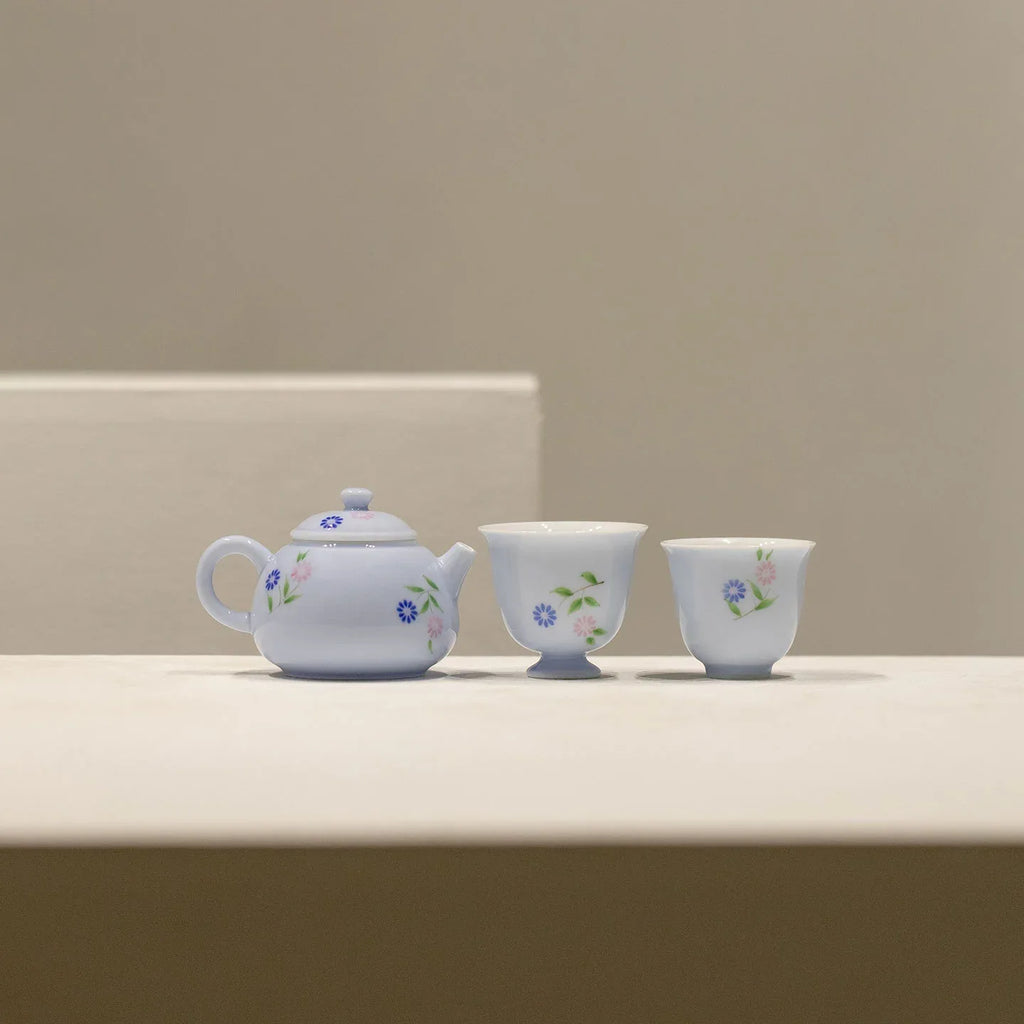 Light Blue Daisy Hand-Painted Xiaoyuan Teapot 100ml - AlinTree