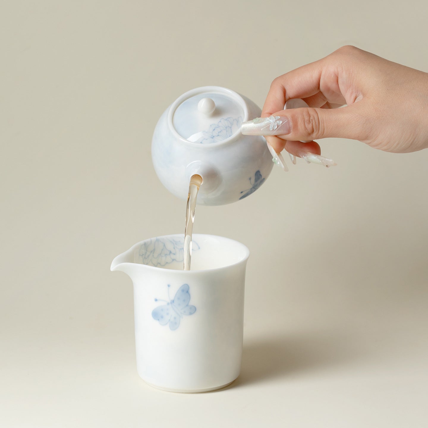 Japanese-Style Hand-Painted Butterfly Side-Handle Teapot (160ml)