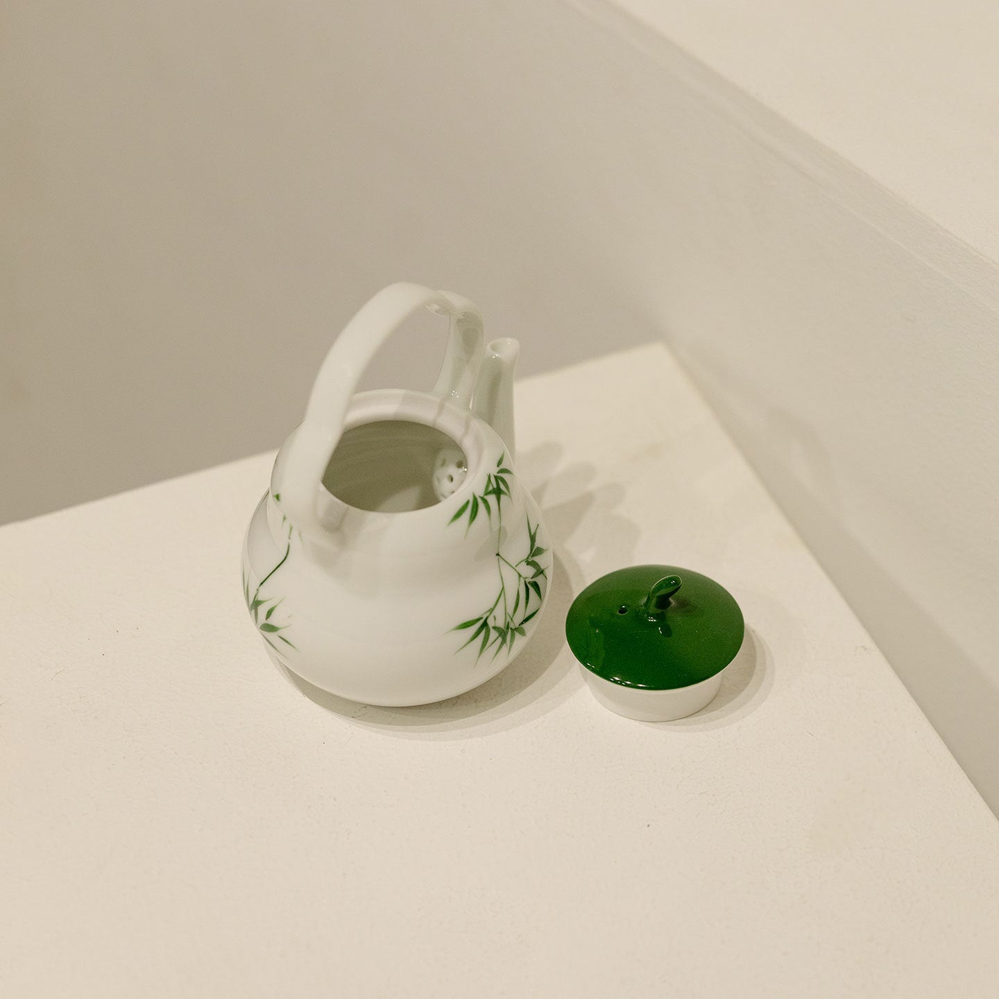 Light Blue Daisy Hand-Painted Xiaoyuan Teapot 100ml