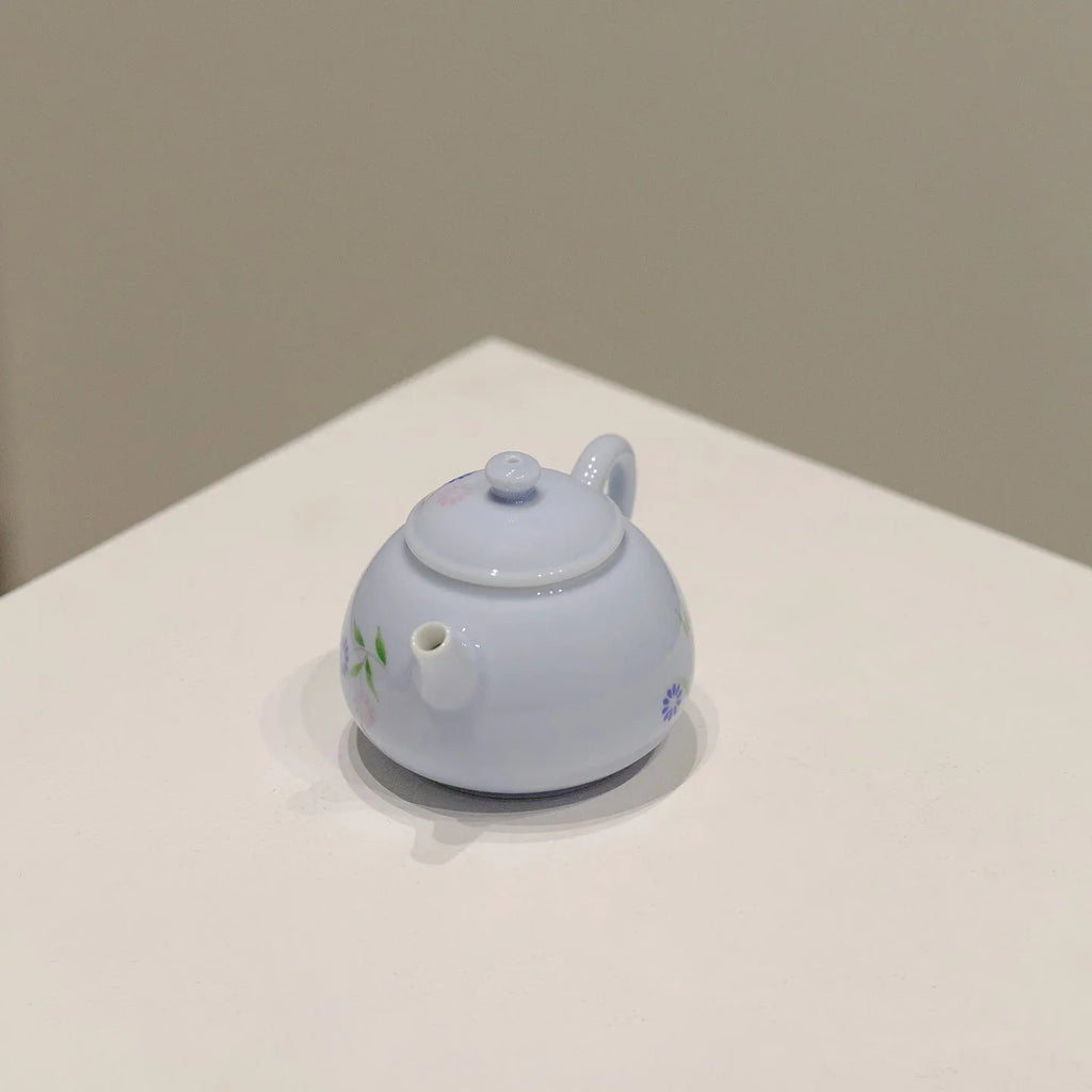 Light Blue Daisy Hand-Painted Xiaoyuan Teapot 100ml - AlinTree
