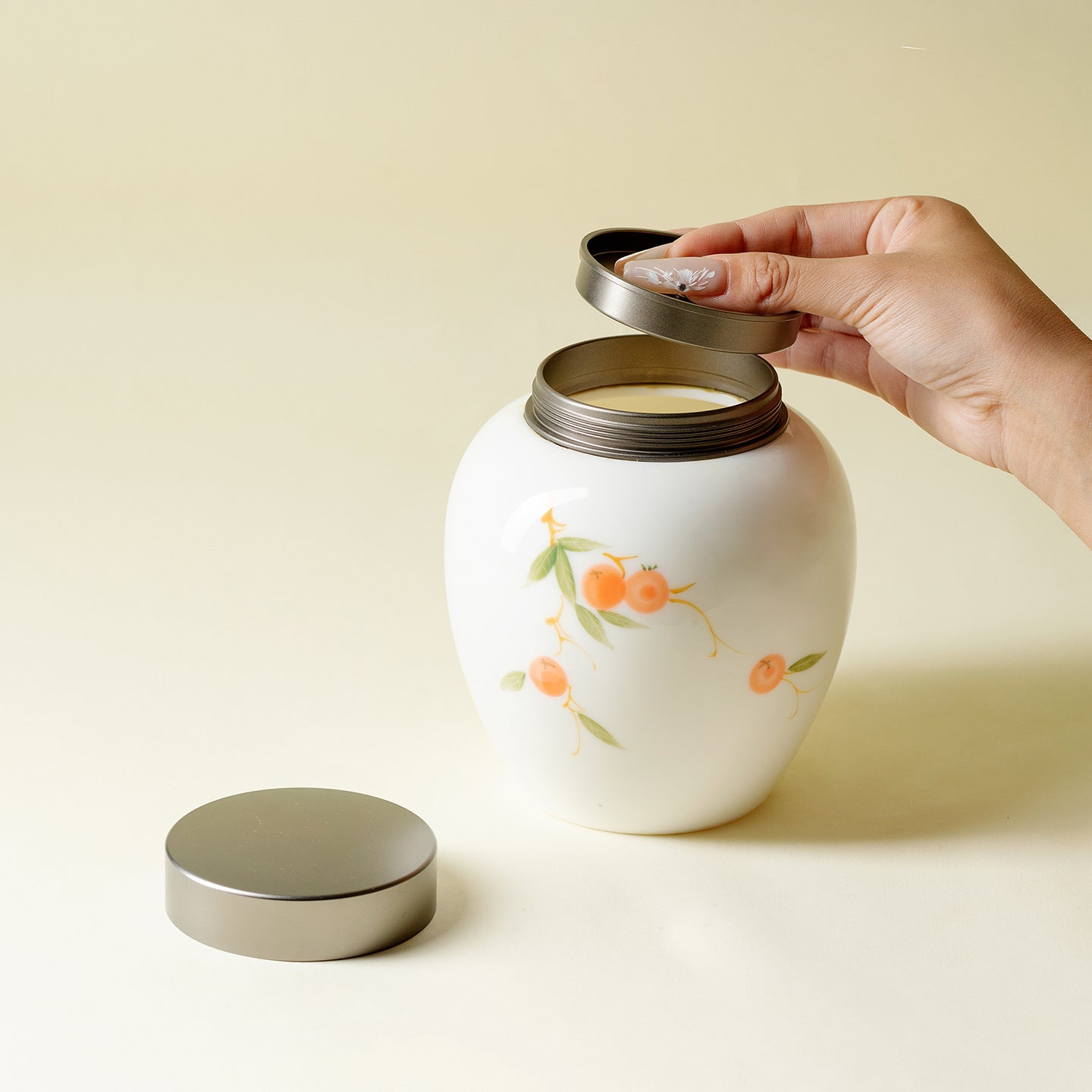 Hand-Painted Persimmon Blessing Ceramic Tea Canister with Alloy Lid (880ml)