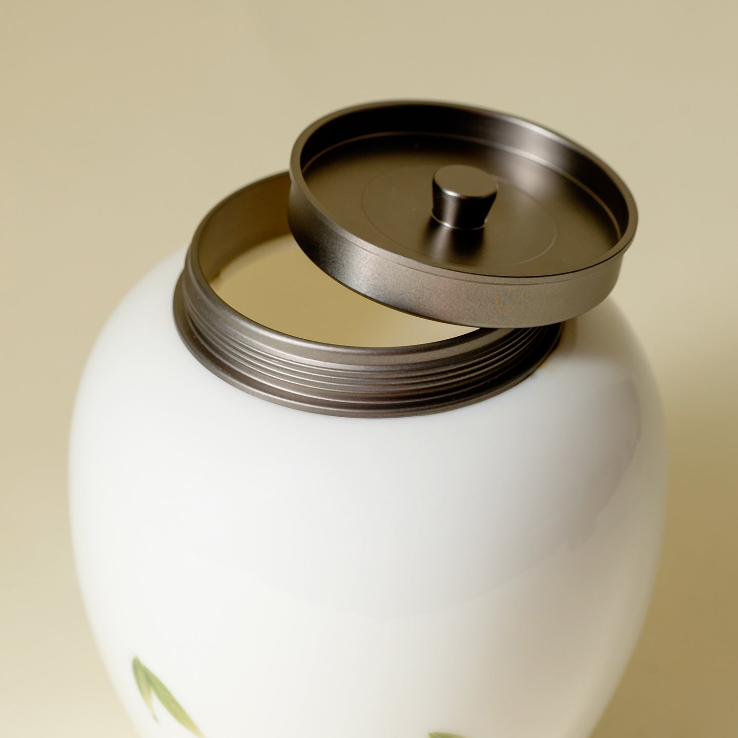 Hand-Painted Persimmon Blessing Ceramic Tea Canister with Alloy Lid (880ml)