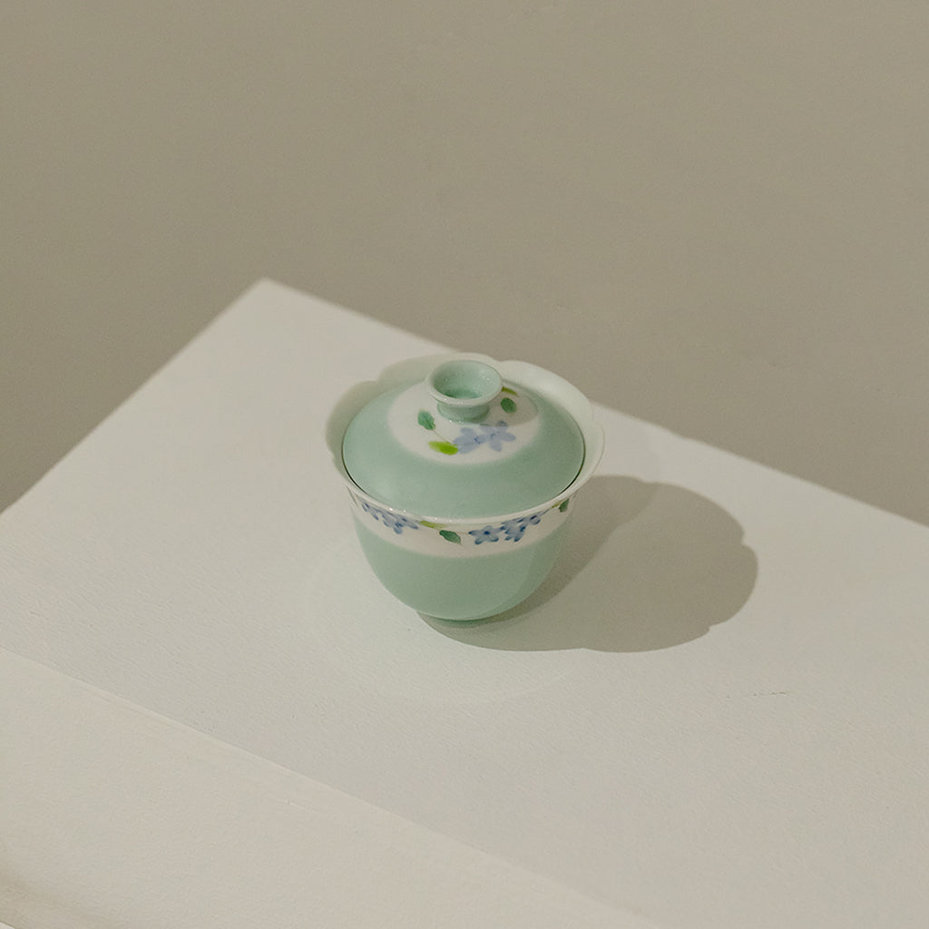 Hand-Painted Ditsy Floral Lake Blue Ceramic Gaiwan (150ml)