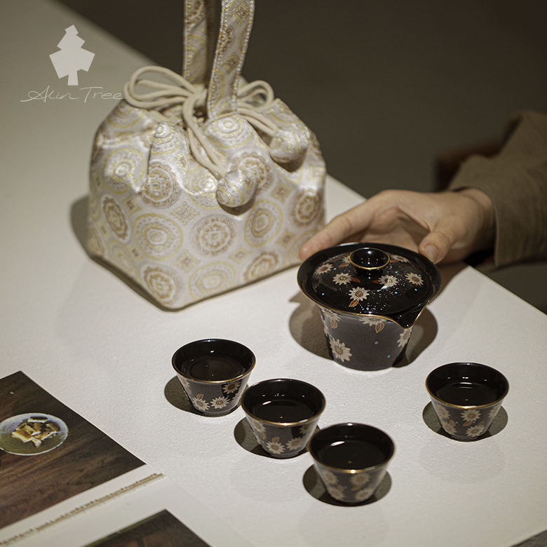 Black Daisy Travel Gaiwan Tea Set (120ml Gaiwan)